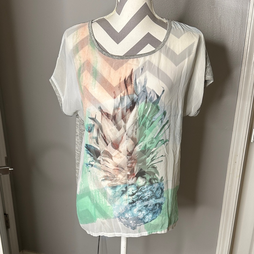 Two by Vince Camuto Multicolor Pineapple Print Top